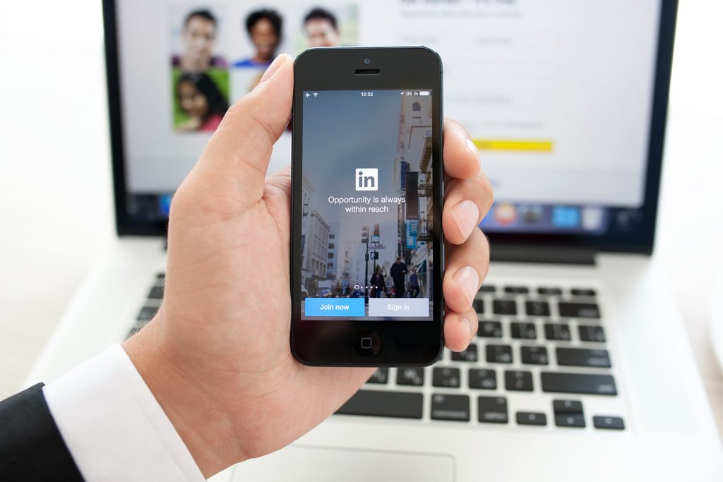 Linkedin In a Handphone